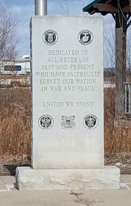 Vet monument at Nebr City 425