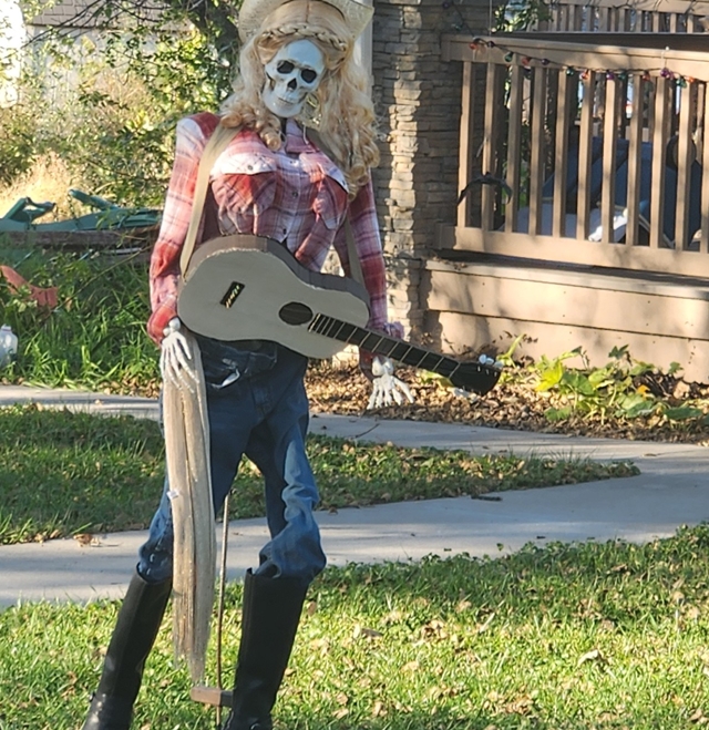 Dolly Parton Halloween 640