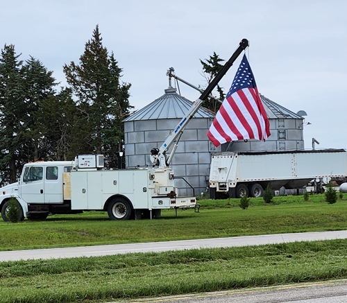 Flag at Matt Wallens 500