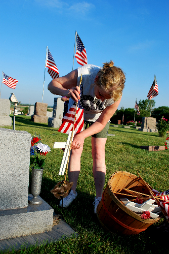 Ann_Crawford_honors_Vets